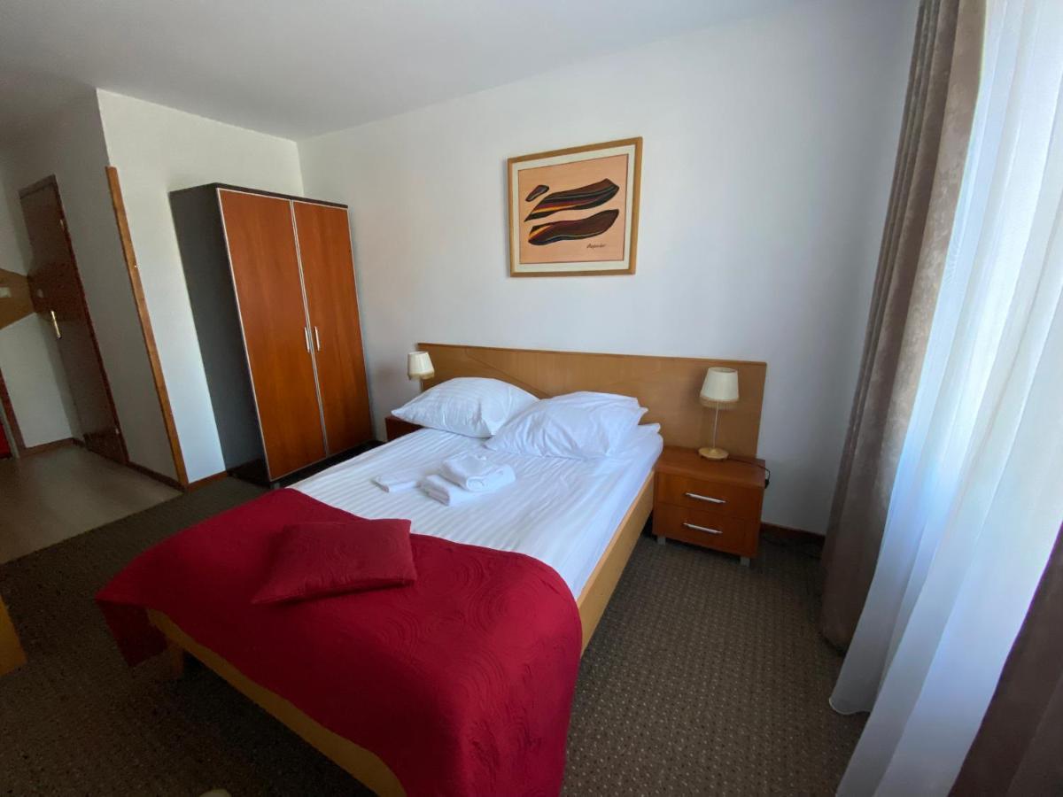Obiekt "Czarny Rycerz" Aparthotel Jastrzebie Zdroj Luaran gambar